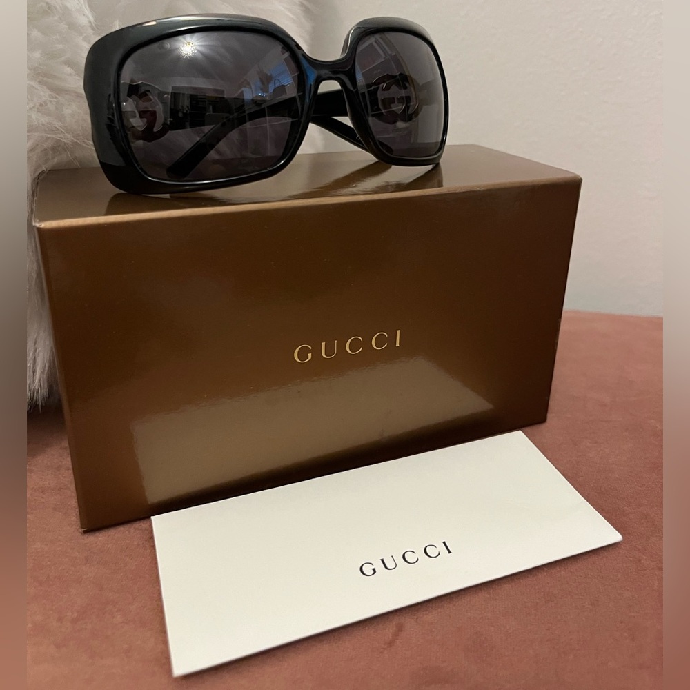 Gucci black w/gold sunglasses. Comes with original case, cleaning cloth and box.